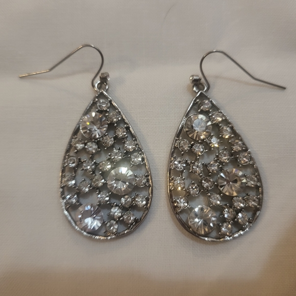 Vintage 1928 Silver Tone TearDrop Crystal Earrings - Picture 5 of 5